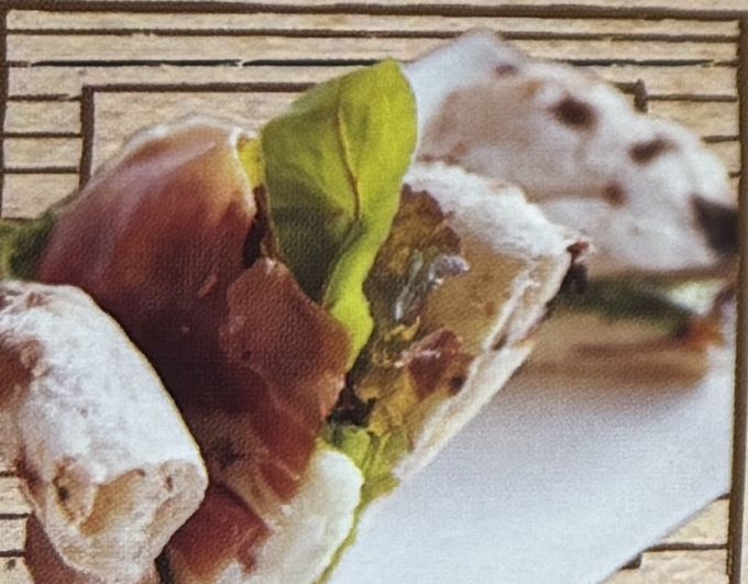 アンチョビ風味のポテサラと生ハムサンド